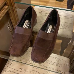 ANDRE ASSOUS  Brown Suede Featherweights